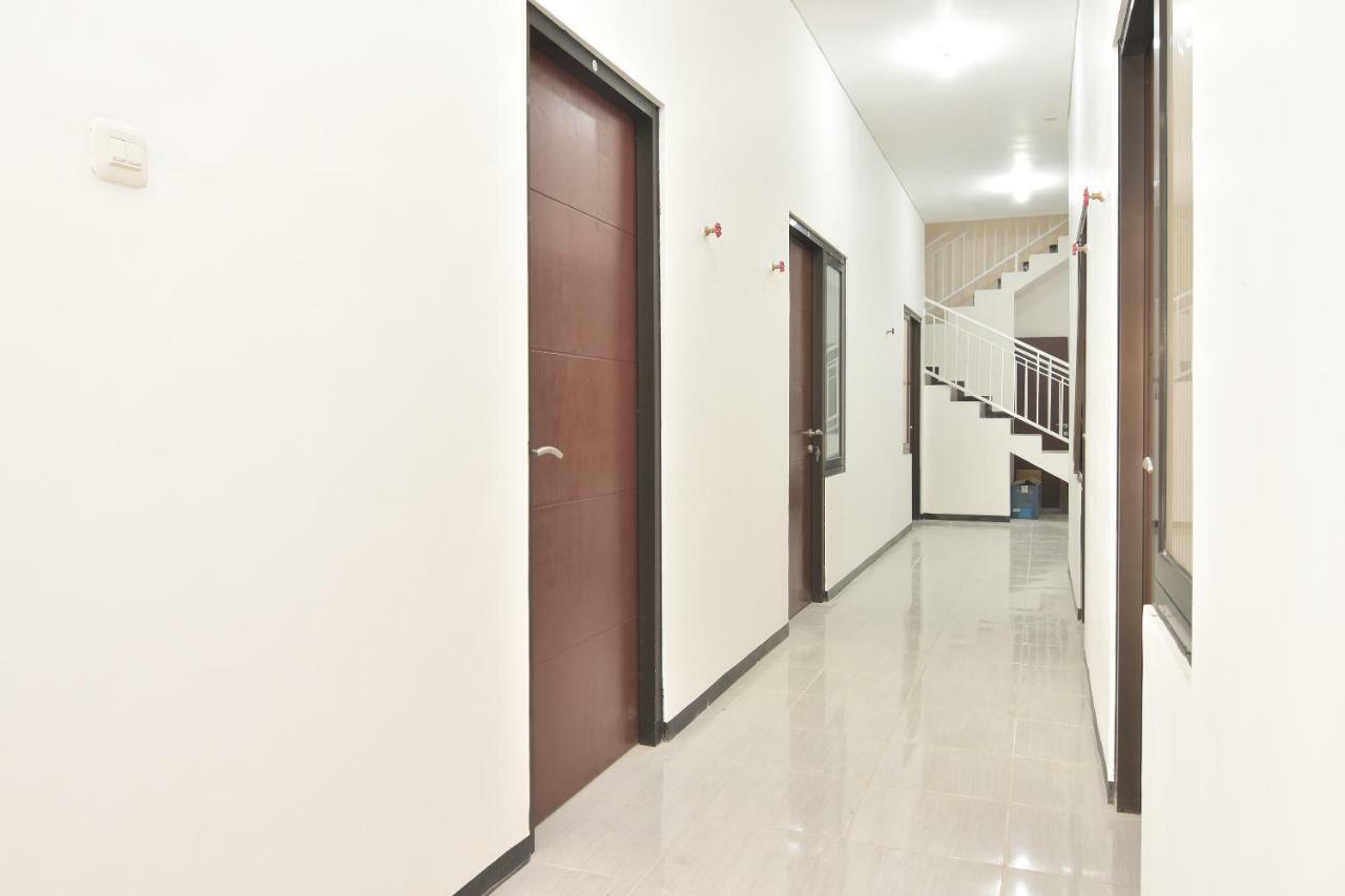 Hotel Oyo 1060 Rungkut Mejoyo Selatan 2*