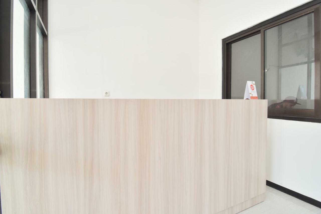 Hotel Oyo 1060 Rungkut Mejoyo Selatan 2*